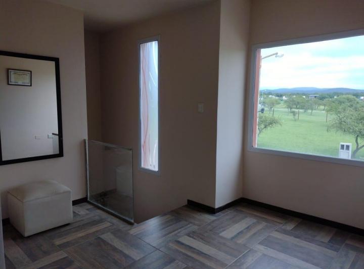 Casa · 230m² · 4 Ambientes · 2 Cocheras