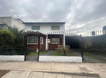 Casa de 4 ambientes, Esteban Echeverría · Linda Casa 4 Ambientes en Venta en Buena Zona