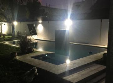 Casa de 5 ambientes, La Matanza · Chalet de 5 Amb, Garage Para 2 Autos, Playroom. Quincho, Piscina Hormigon 8x4,5 m
