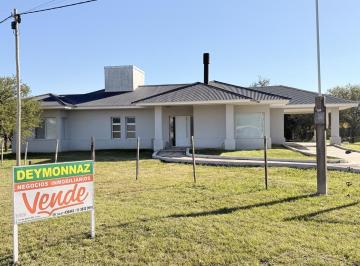Casa · 123m² · 5 Ambientes · 2 Cocheras · Casa 3 Dorm. con Importante Lote en Colón