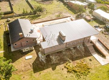 Quinta vacacional · 540m² · 10 Ambientes · Casa Quinta, una Hectarea en Sierra de Los Padres