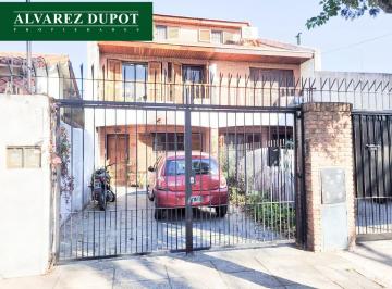 Casa · 160m² · 4 Ambientes · 1 Cochera · Duplex 3 Plantas, en Inmejorable Zona de Olivos.