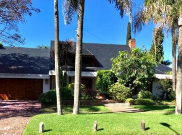 Casa · 440m² · 4 Ambientes · 4 Cocheras · Imponente Chalet a La Venta en Castelar Norte