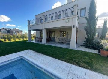 Casa · 300m² · 6 Ambientes · Casa en Venta en Rumenco