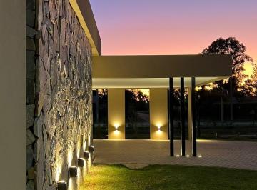 Casa · 200m² · 3 Dormitorios · 2 Cocheras · Casa en Alquiler en Vida