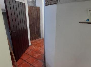Departamento · 30m² · Alquiler Depto Pasillo. Duplex. patio (Entre Rios 2100)