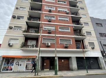 Departamento · 95m² · 6 Ambientes · 1 Cochera · Departamento en Banfield Oeste