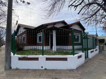 Casa · 120m² · 3 Dormitorios · 1 Cochera · Casa Céntrica 3 Dorm. en Venta en Esquina Mitre y Güemes, Luján