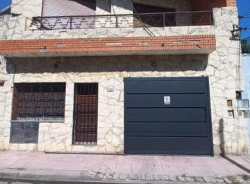 PH de 3 ambientes, Lanús · Casa PH Al Frente con Cochera