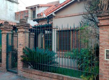 Casa · 114m² · 2 Dormitorios · 1 Cochera · Casa en Venta en Martin Coronado - Calle Suipacha