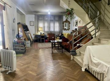 Casa · 340m² · 5 Ambientes · 3 Cocheras · Casa en Venta en Almagro