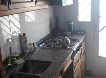 Casa · 184m² · 4 Dormitorios · 2 Cocheras · Venta Casa. 4 Dorm. 2 Baños. Patio. Cochera (Rioja 4700)