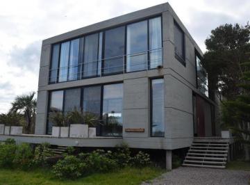 Casa · 240m² · 6 Ambientes · 2 Cocheras · Casa en Venta Oportunidad en Punta Piedras