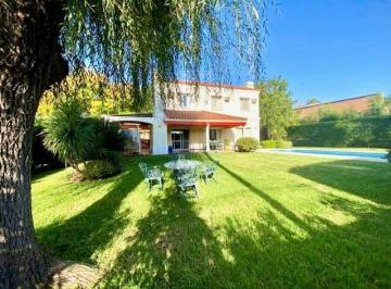 Casa de 5 ambientes, Pilar · Casa en Venta "Los Jazmines ", 3 Dorm, Pileta, Apta a Credito!