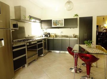 Casa · 100m² · 4 Ambientes · 1 Cochera · Alquiler Departamento de Cuatro Ambientes
