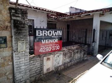 Casa de 3 ambientes, Almirante Brown · Chalet Tres Ambientes y Dpto en El Fondo Amplio Terreno