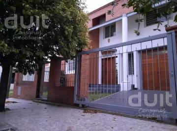 Casa · 222m² · 7 Ambientes · 1 Cochera · Casa en Venta en Parque Capital!
