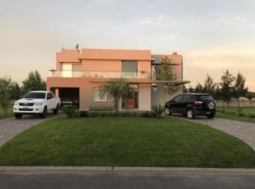 Casa · 300m² · 5 Ambientes · 2 Cocheras · Casa - Terralagos