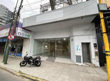 Local comercial · 219m² · 8 Ambientes · Av Hipolito Yrigoyen 9384