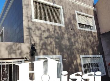 Casa · 200m² · 7 Ambientes · 3 Cocheras · Casa en Dos Plantas "En Impecable Estado"