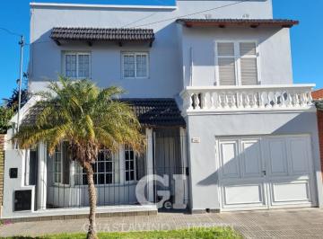 Casa de 6 ambientes, Ciudad de Santa Fe · Amplia Propiedad en Venta - Pasaje Pujato 635 - Santa Fe