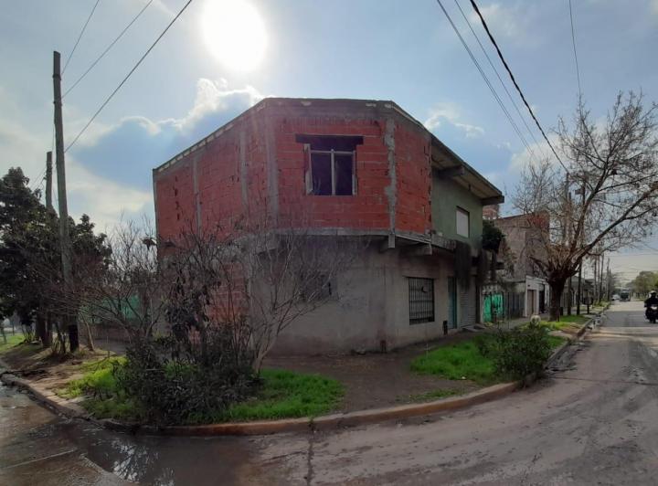 Casa · 320m² · 5 Dormitorios · 1 Cochera