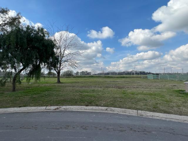 Terreno · 834m²