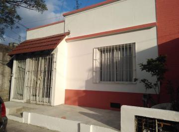 Casa de 15 ambientes, Quilmes · Av Amoedo Al 600. 4 Viviendas. Oportunidad!