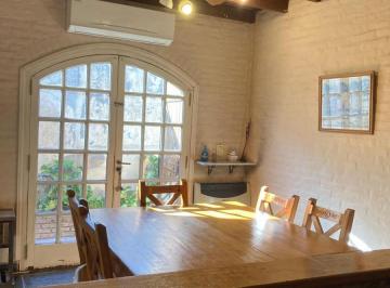 Casa de 9 ambientes, Lomas de Zamora · Imperdible Propiedad con Hermoso Jardín