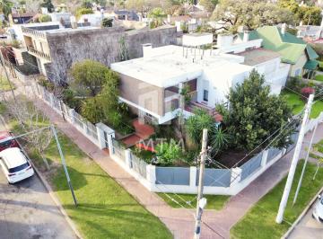 Casa · 220m² · 6 Ambientes · 2 Cocheras · Casa en Venta Rosario Alberdi