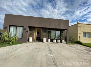 Casa · 122m² · 4 Ambientes · 3 Cocheras · Venta Casa en Barrio Las Marías Capilla del Señor Totalmente Equipada! Apta Credito!