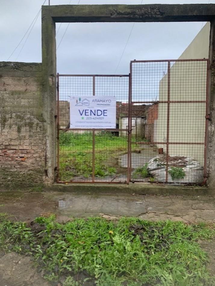 Lote con servicios de gas, agua corrriente, electricidad, asfalto y cloacas