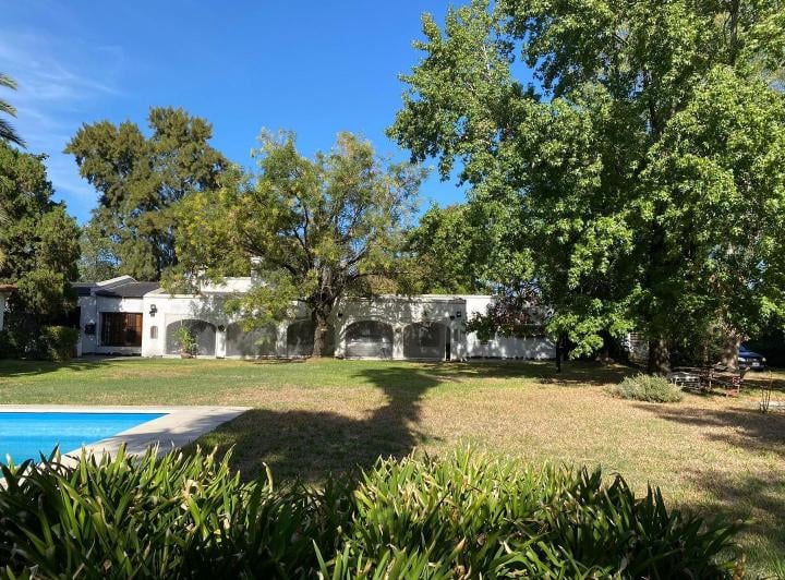 Casa · 430m² · 5 Ambientes · 5 Cocheras