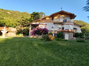 Casa de 5 ambientes, La Falda · Chalet en Barrio Villa Eden, La Falda, Córdoba.