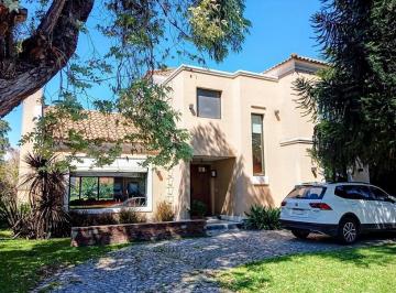 Casa de 9 ambientes, Campana · Excelente Propiedad en Corazon de Golf