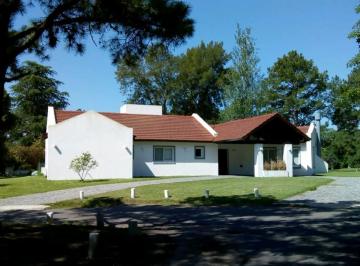 Casa de 6 ambientes, Campana · Casa en Excelente Ubicacion Sobre Golf