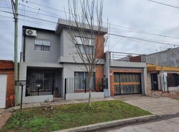 Casa · 157m² · 4 Ambientes · 2 Cocheras · Casa en Venta Campana