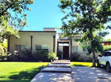 Casa de 5 ambientes, Campana · Impecable Propiedad Ideal Vivienda