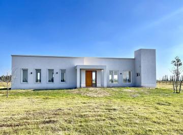 Casa · 116m² · 3 Ambientes · Descubre Tu Nueva Casa en El Campo en Zapiola, Lobos