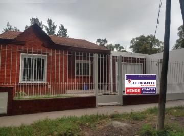 Casa de 4 ambientes, Almirante Brown · Venta de Casa en Burzaco, Barrio Malvinas Argentinas, a Estrenar, con Piscina