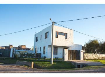 Casa · 200m² · 5 Ambientes · 2 Cocheras · Casa de 3 Dorm. en Funes City