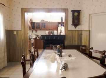 Casa · 198m² · 5 Dormitorios · 1 Cochera · Casa San Cristobal