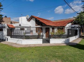 Casa · 116m² · 6 Ambientes · 1 Cochera · Venta/permuta - Casa de 3 Dorm., Patio y Cochera - Urquiza, Rosario