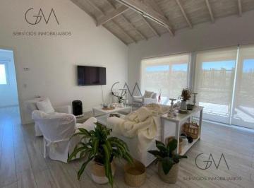 Casa · 170m² · 4 Ambientes · Casa en Alquiler Temporada Rumenco Joven