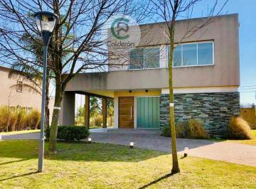 Casa · 270m² · 3 Ambientes · 2 Cocheras · Casa en Venta / Alquiler Country Terravista