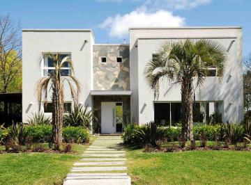Casa de 8 ambientes, Campana · Excelente Propiedad Ideal Vivienda