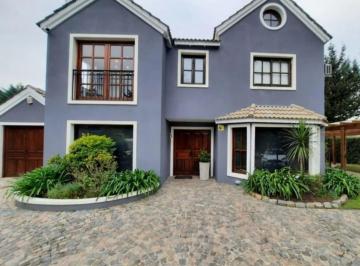 Casa · 230m² · 5 Ambientes · El Zorzal Casa en Alquiler - Cuan Propiedades