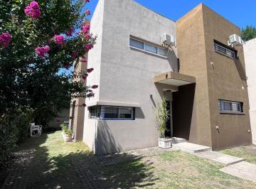 PH · 148m² · 6 Ambientes · 2 Cocheras · Casa en Venta en Calle 23 E/ 473bis y 474, City Bell