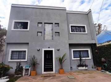 Casa de 3 ambientes, Berazategui · Hermoso Chalet en Frente Al Parque Pereyra! Unico