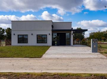 Casa · 170m² · 4 Ambientes · 3 Cocheras · Oportunidad Venta Casa en Barrio Privado Saint Joseph